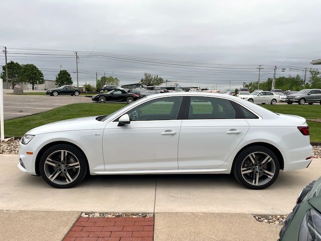 2018 Audi A4 2.0T quattro S tronic Premium Plus's photo