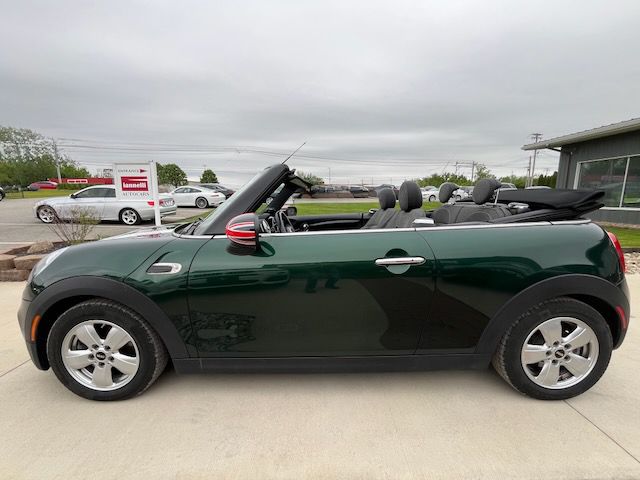 2017 MINI Cooper Convertible's photo