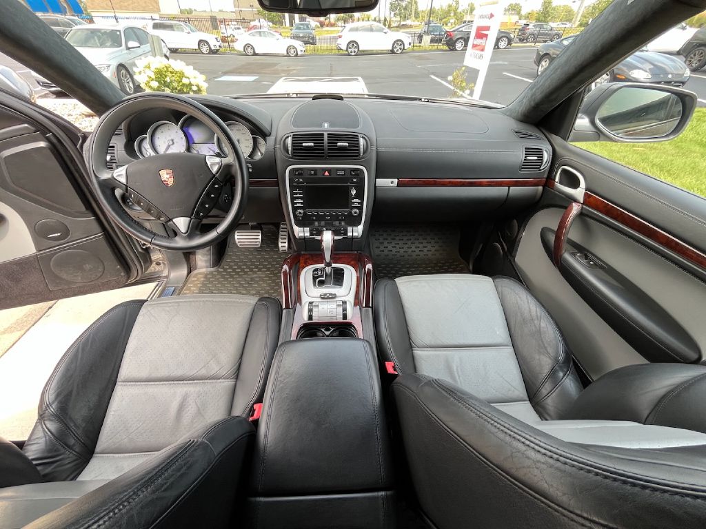 2009 Porsche Cayenne Turbo S - Image 2