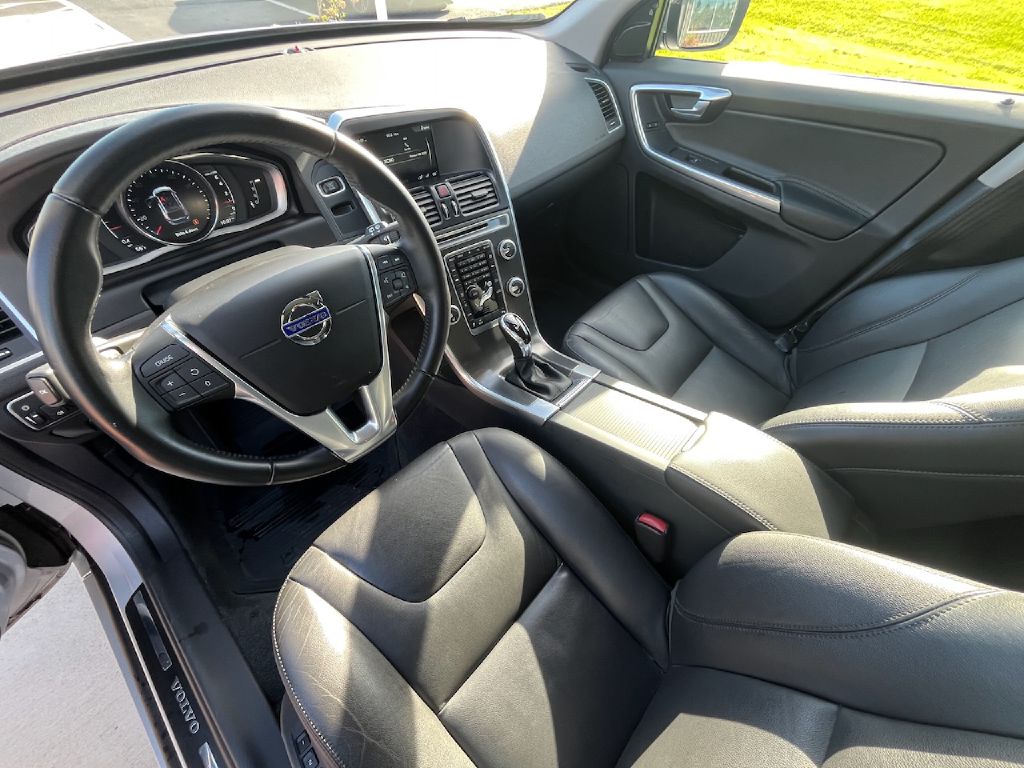 2016 Volvo XC60 T5 Premier - Image 5