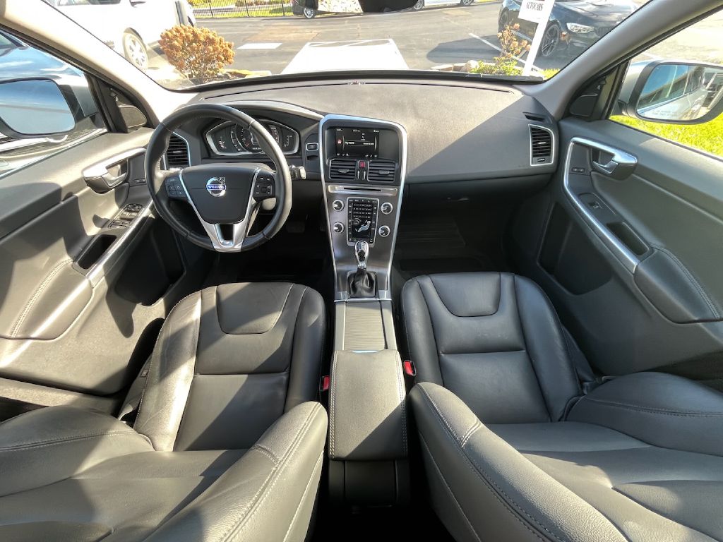 2016 Volvo XC60 T5 Premier - Image 2