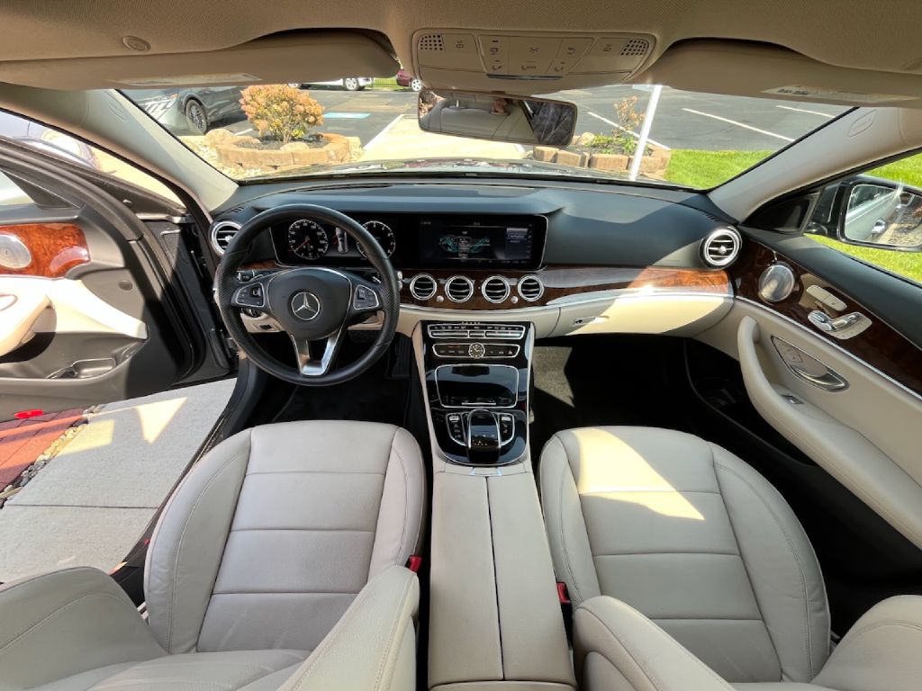 Photo 2 of 2018 Mercedes-Benz E-Class E 400 4MATIC