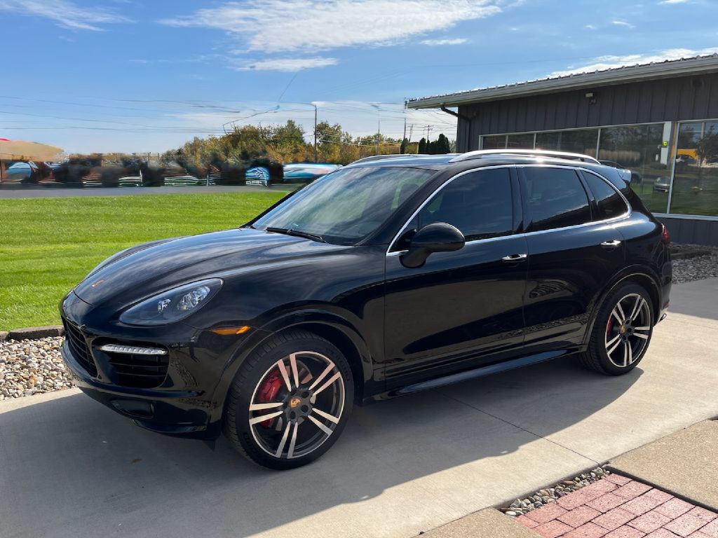 2014 Porsche Cayenne GTS - Image 2