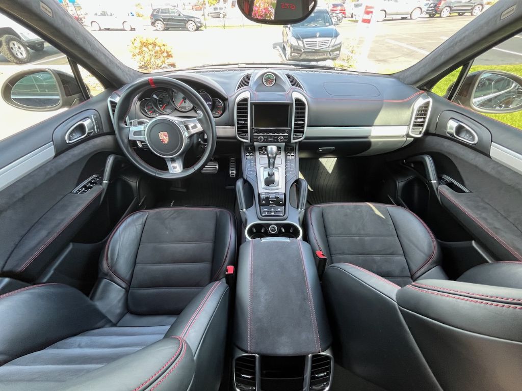 2014 Porsche Cayenne GTS - Image 3