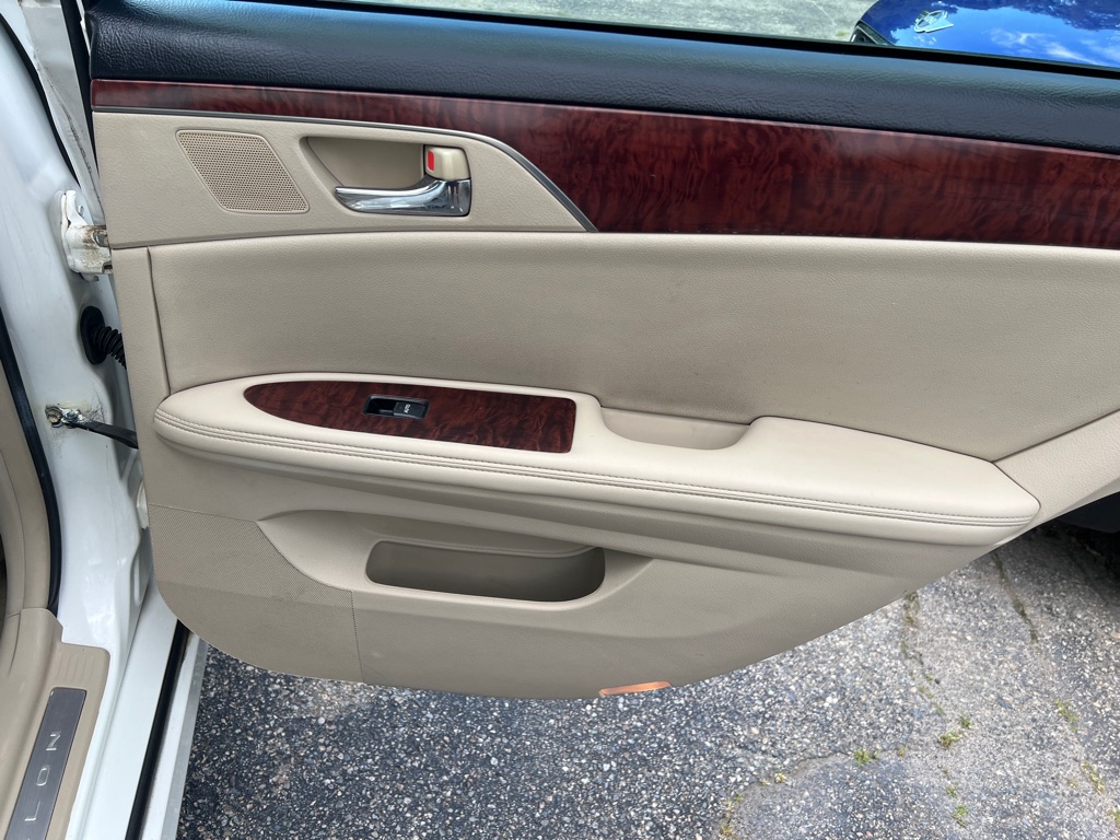 Photo 26 of this TOYOTA AVALON