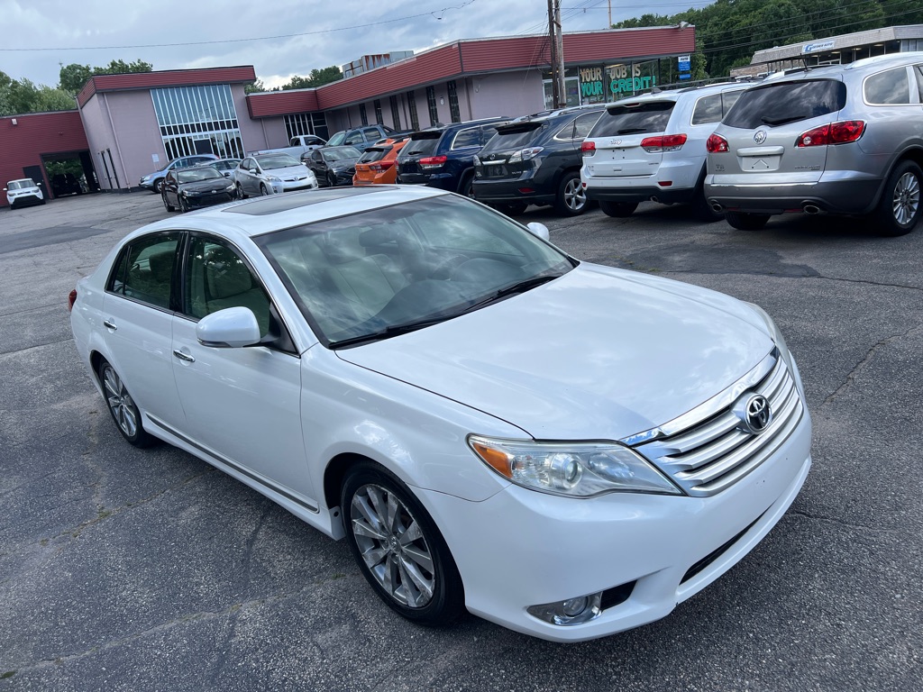2011 TOYOTA AVALON