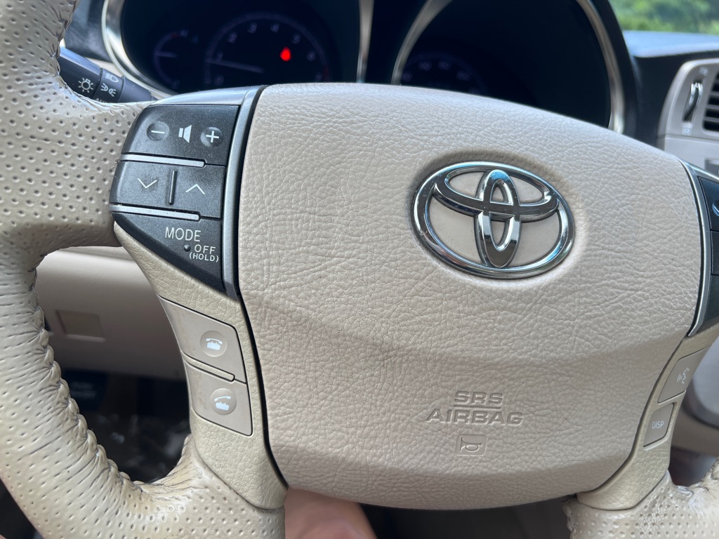 Photo 8 of this TOYOTA AVALON