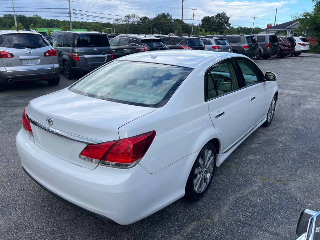 Photo 3 of this TOYOTA AVALON