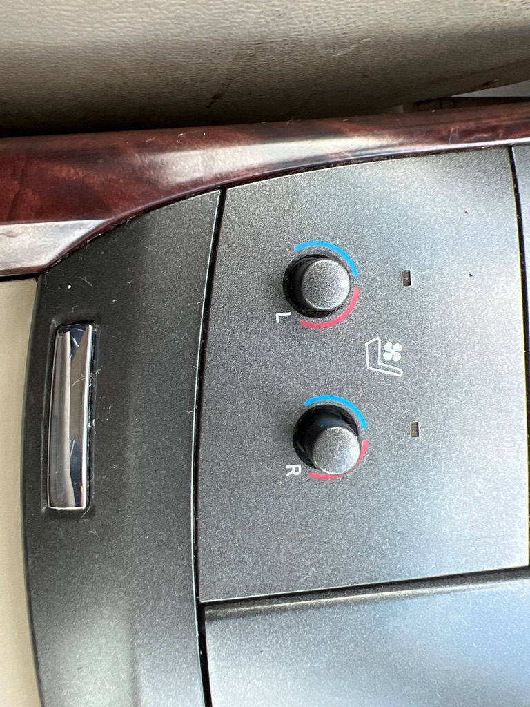 Photo 13 of this TOYOTA AVALON