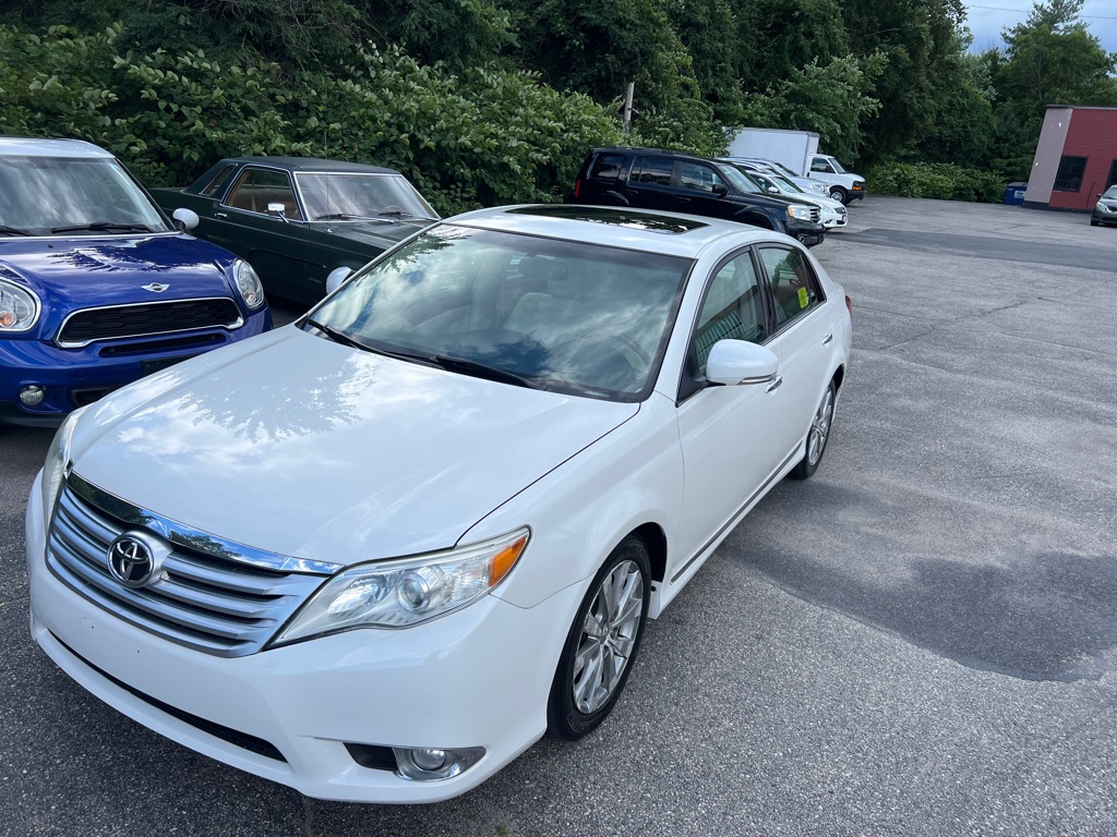 Photo 2 of this TOYOTA AVALON
