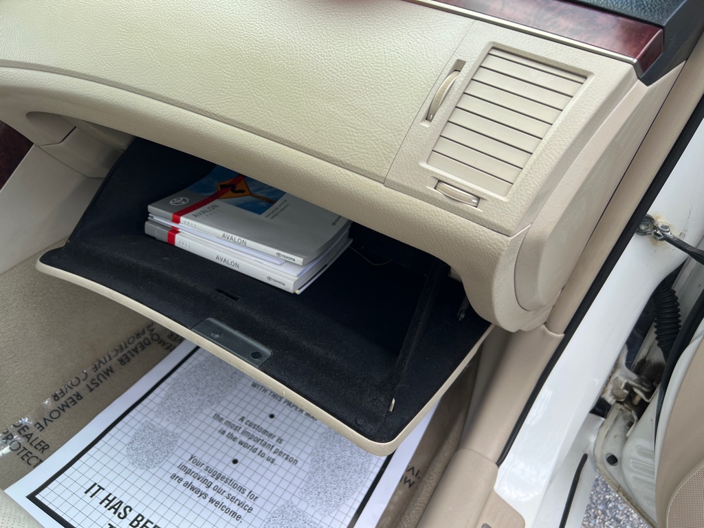 Photo 29 of this TOYOTA AVALON