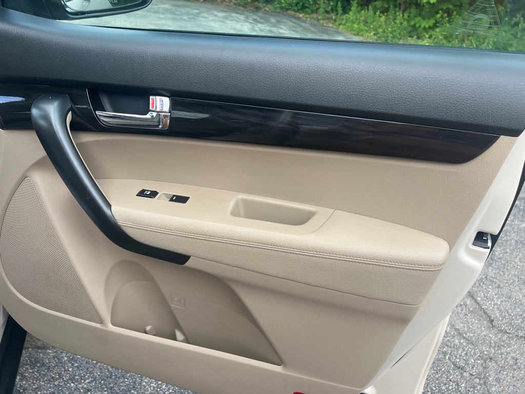 Photo 23 of this KIA SORENTO LX