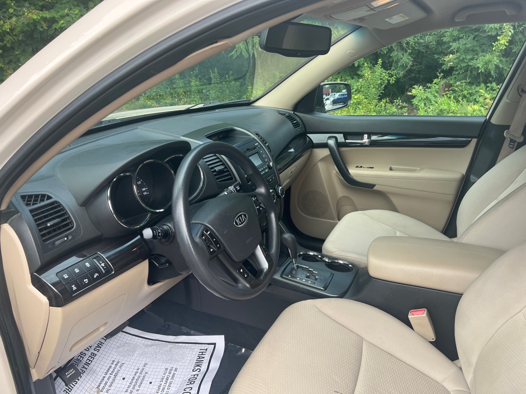 Photo 5 of this KIA SORENTO LX