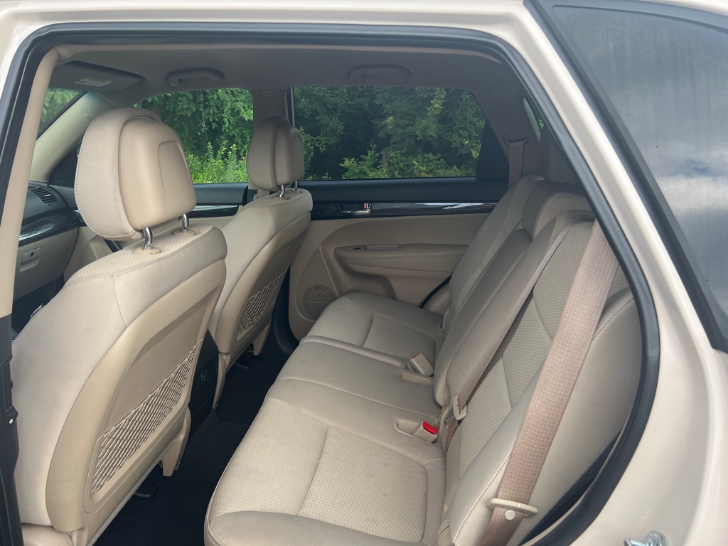 Photo 15 of this KIA SORENTO LX