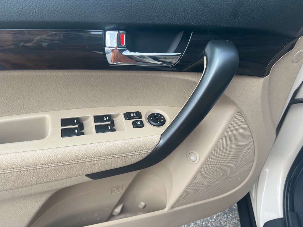 Photo 6 of this KIA SORENTO LX