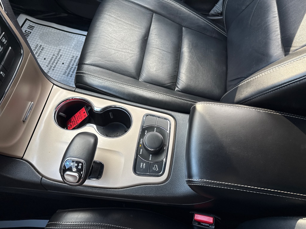 Photo 19 of this JEEP GRAND CHEROKEE