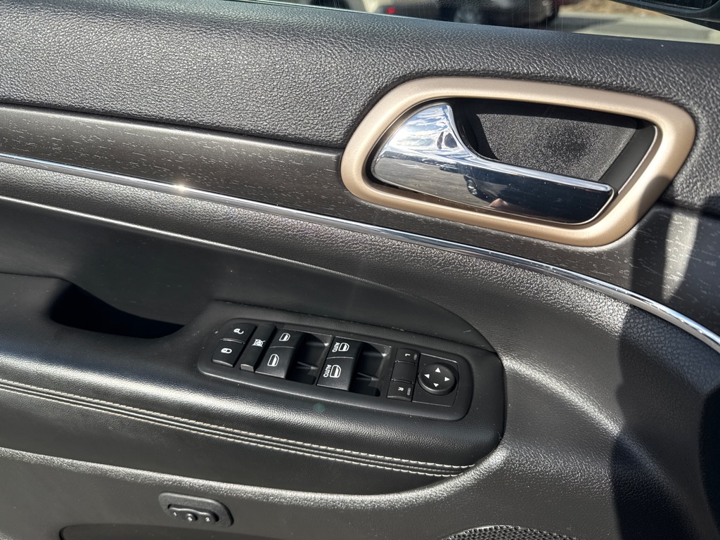 Photo 6 of this JEEP GRAND CHEROKEE