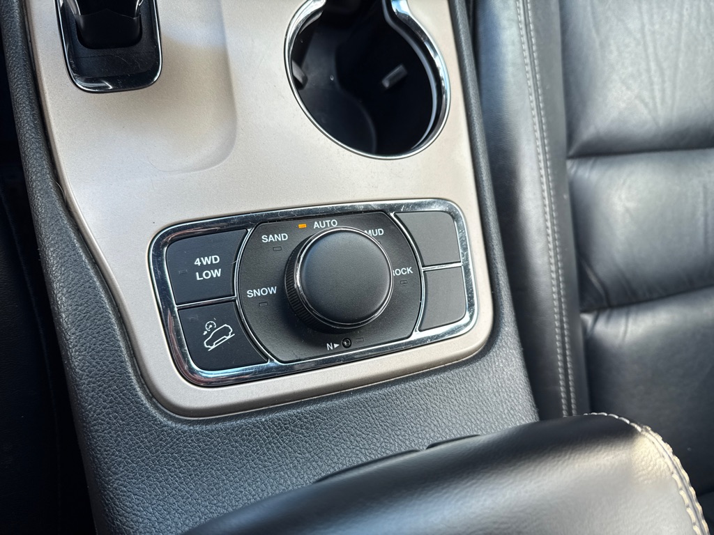 Photo 21 of this JEEP GRAND CHEROKEE