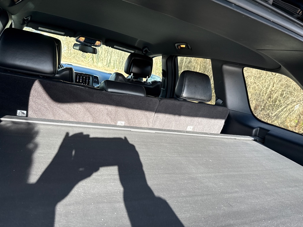 Photo 33 of this JEEP GRAND CHEROKEE