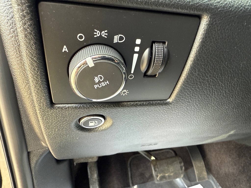 Photo 8 of this JEEP GRAND CHEROKEE