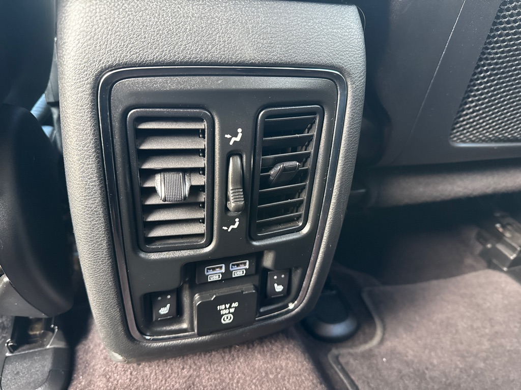Photo 27 of this JEEP GRAND CHEROKEE