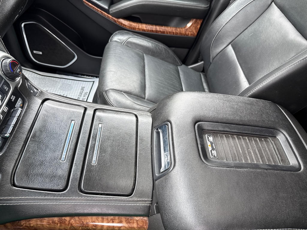 Photo 19 of this CHEVROLET SUBURBAN LTZ