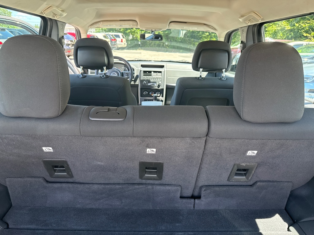 Photo 18 of this JEEP LIBERTY