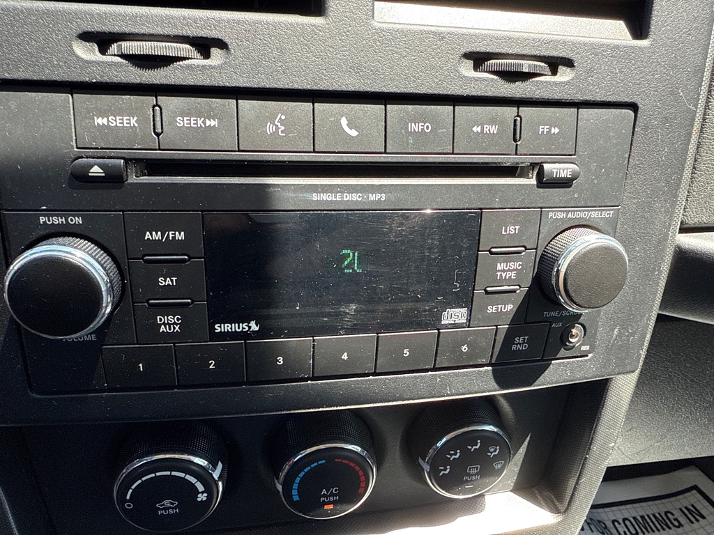 Photo 10 of this JEEP LIBERTY