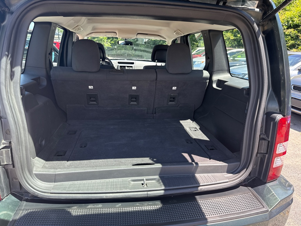 Photo 17 of this JEEP LIBERTY