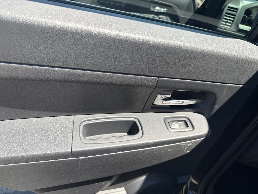Photo 16 of this JEEP LIBERTY
