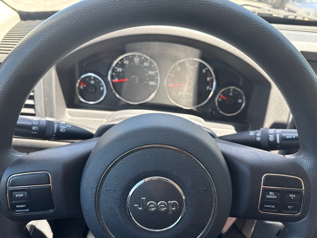 Photo 7 of this JEEP LIBERTY
