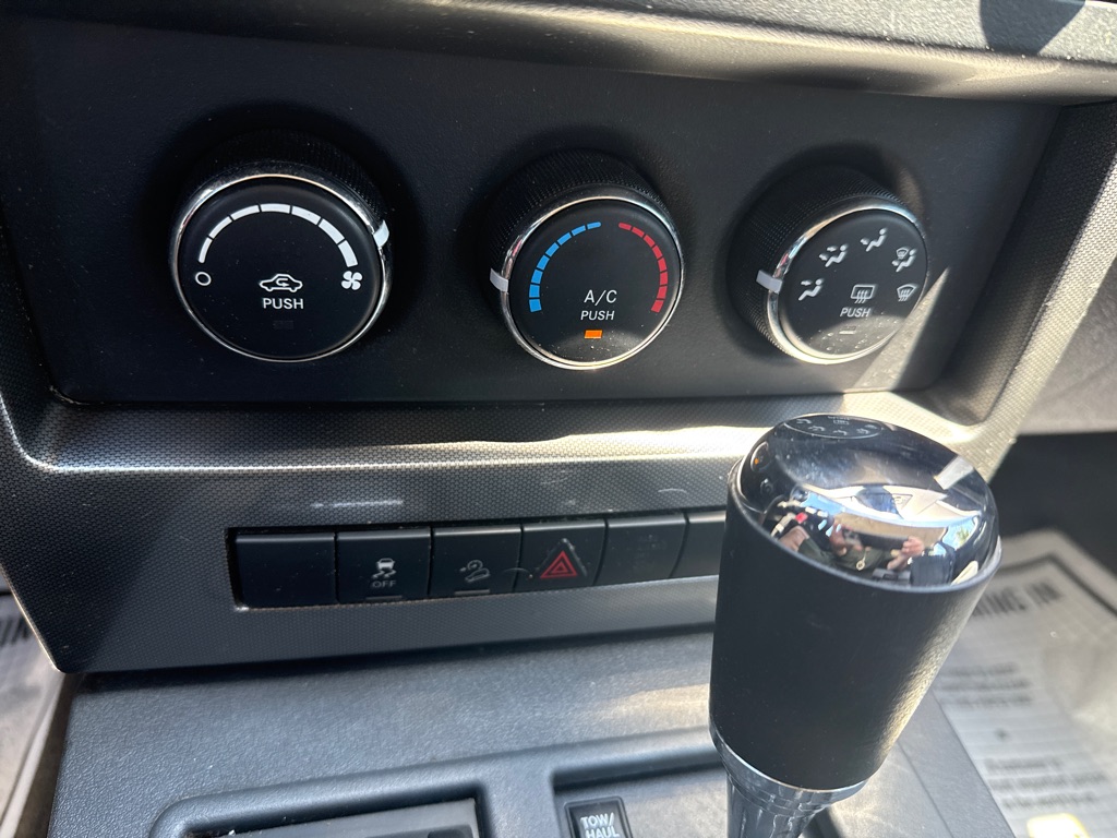 Photo 11 of this JEEP LIBERTY