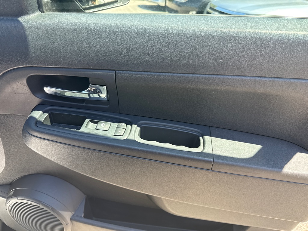 Photo 22 of this JEEP LIBERTY