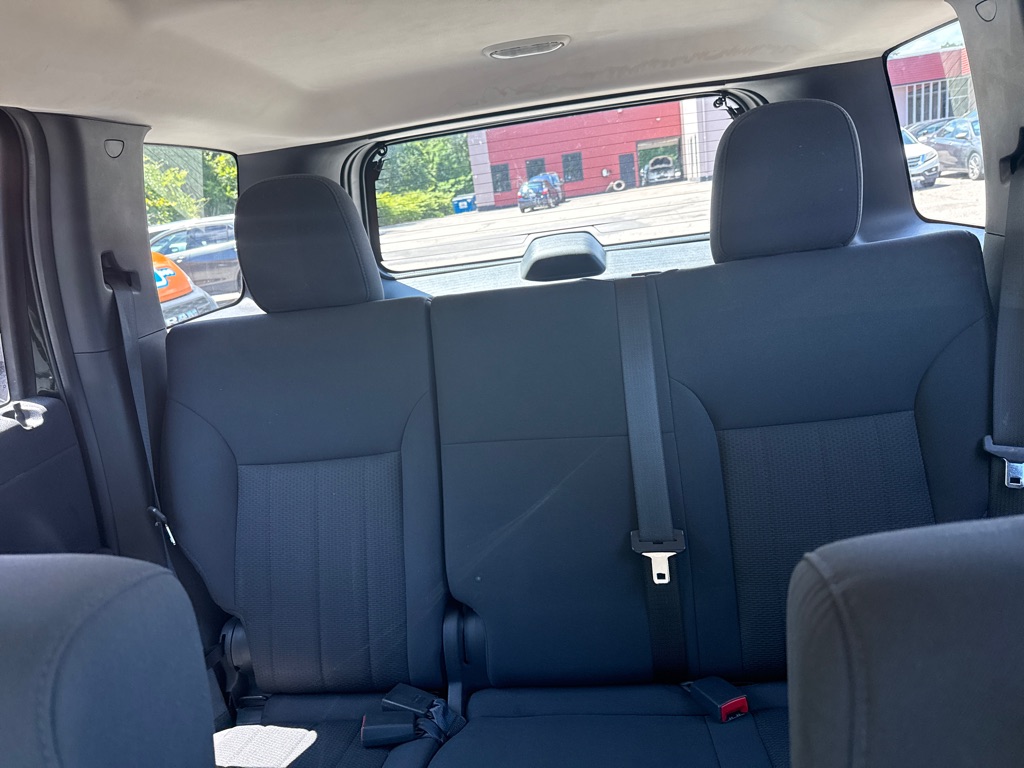 Photo 14 of this JEEP LIBERTY