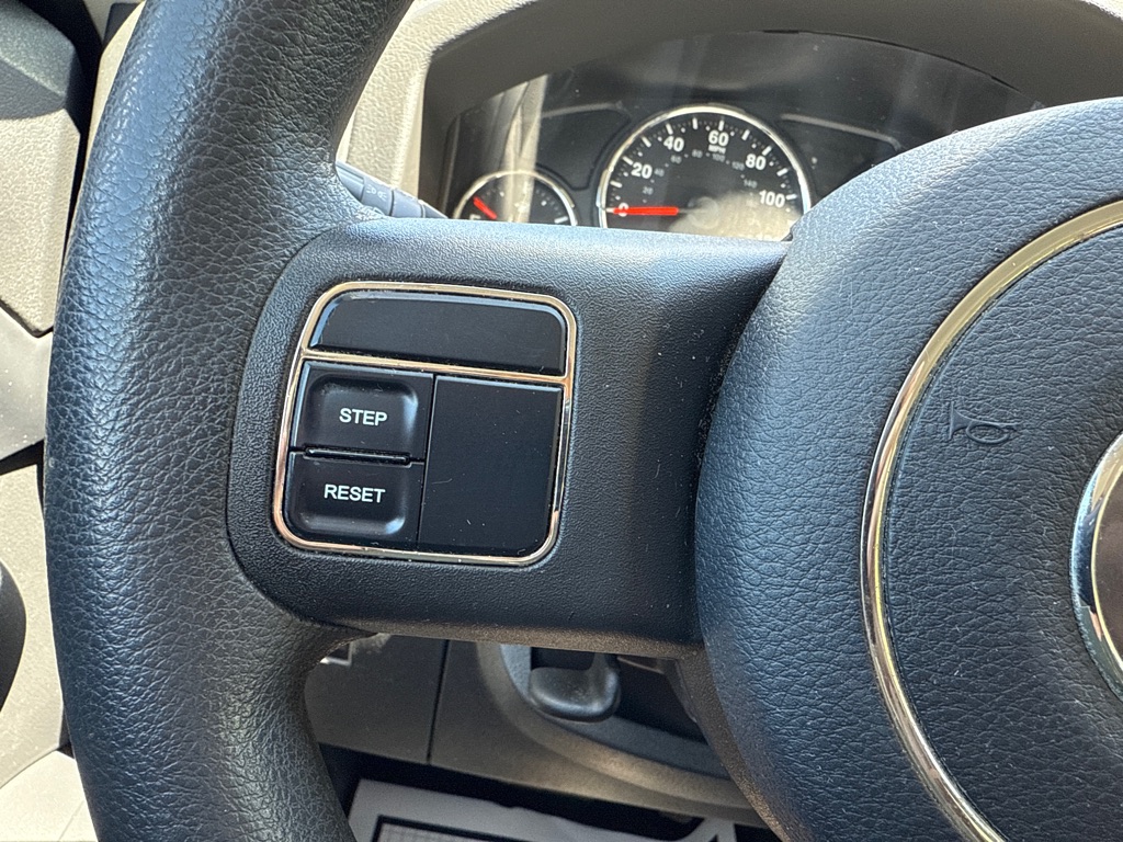 Photo 9 of this JEEP LIBERTY