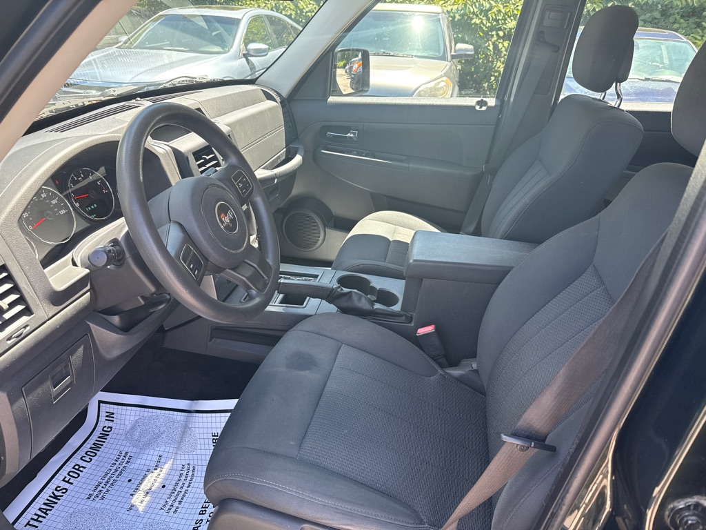 Photo 5 of this JEEP LIBERTY