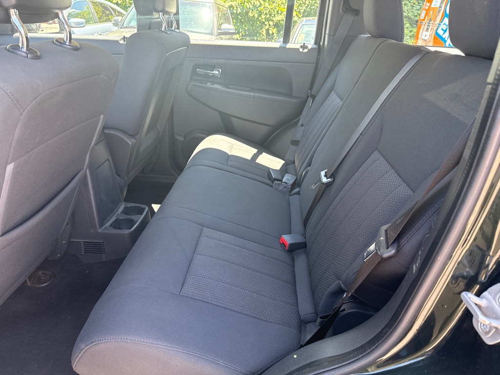 Photo 15 of this JEEP LIBERTY