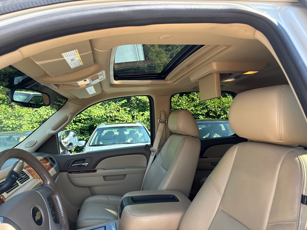 Photo 4 of this CHEVROLET TAHOE LTZ