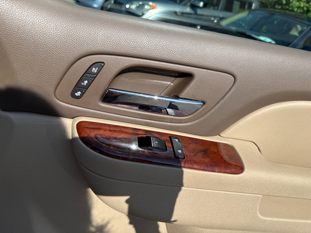 Photo 33 of this CHEVROLET TAHOE LTZ