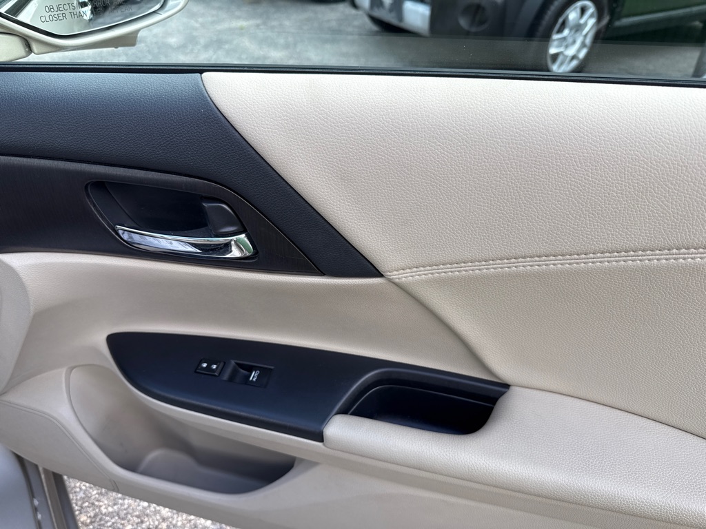 Photo 27 of this HONDA ACCORD