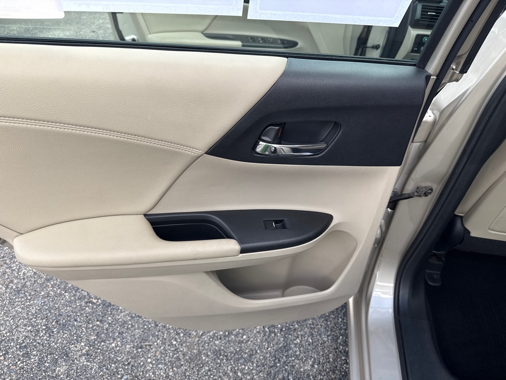 Photo 22 of this HONDA ACCORD