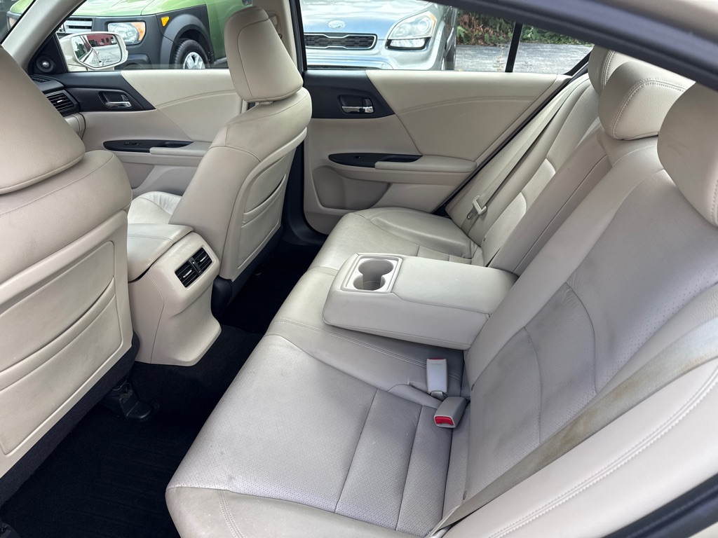 Photo 21 of this HONDA ACCORD