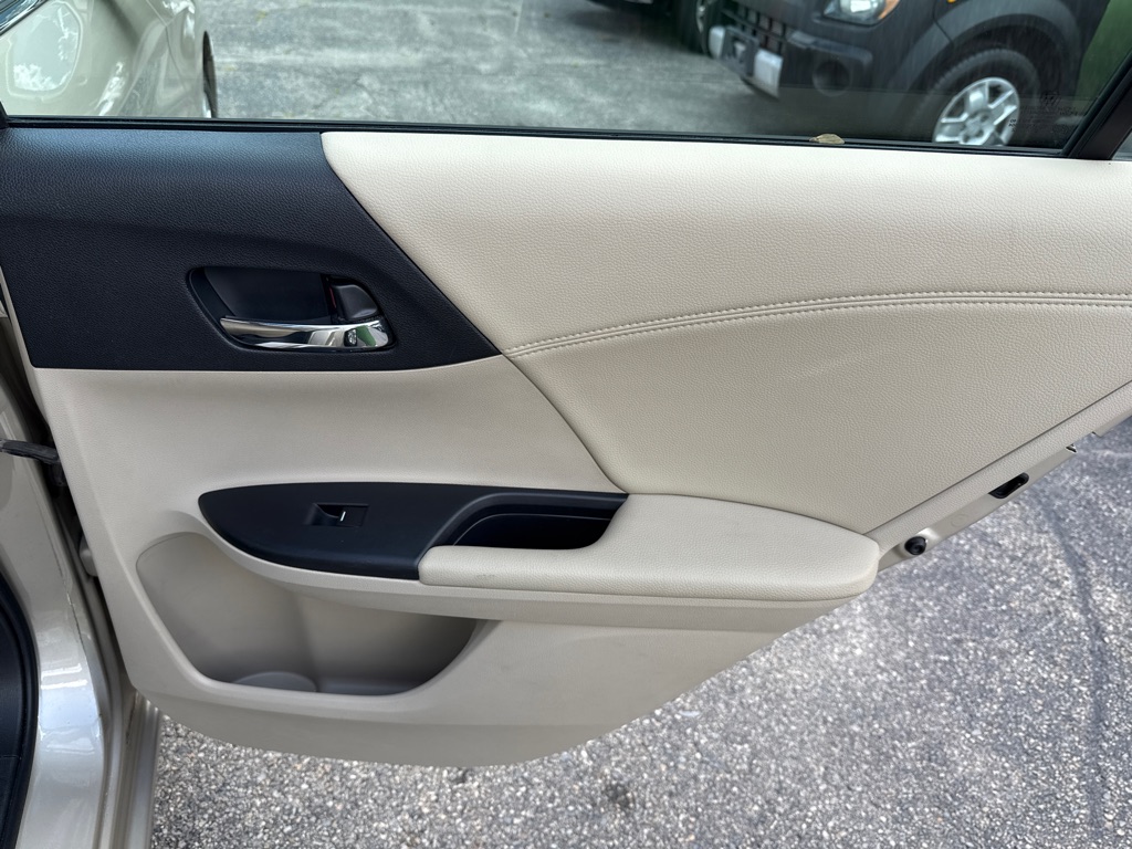 Photo 25 of this HONDA ACCORD