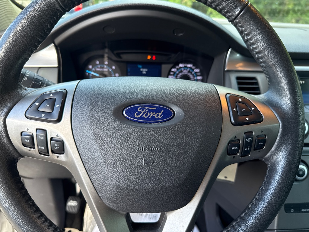 Photo 10 of this FORD FLEX SE