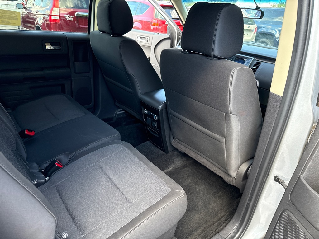Photo 28 of this FORD FLEX SE