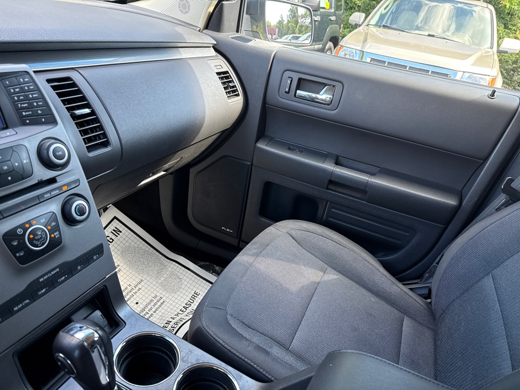 Photo 18 of this FORD FLEX SE