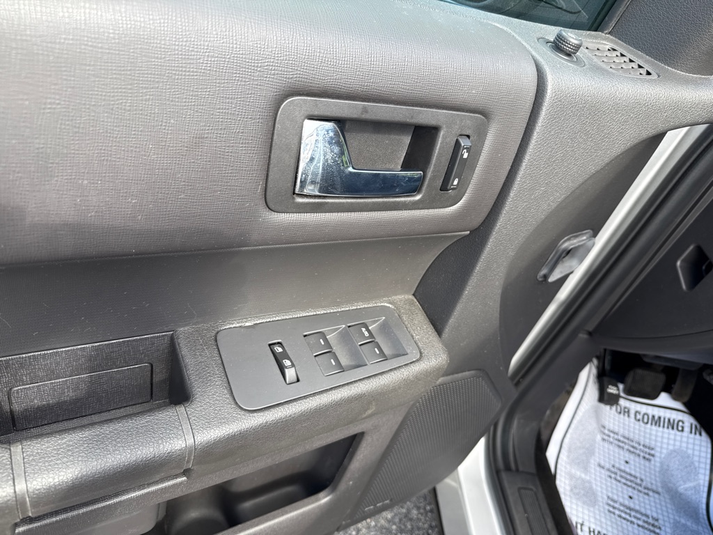 Photo 6 of this FORD FLEX SE