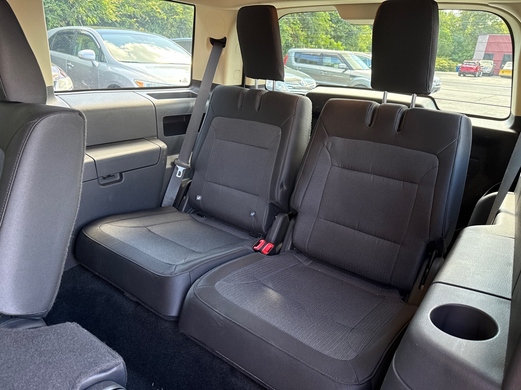 Photo 23 of this FORD FLEX SE