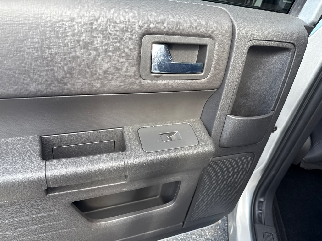 Photo 21 of this FORD FLEX SE