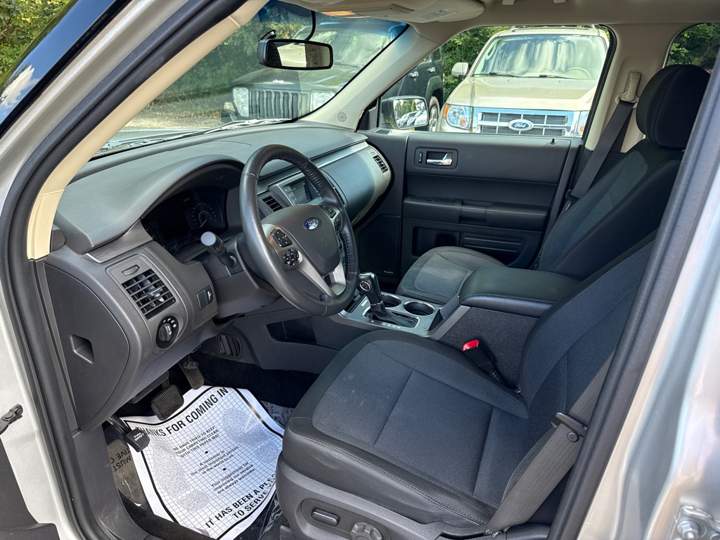 Photo 5 of this FORD FLEX SE